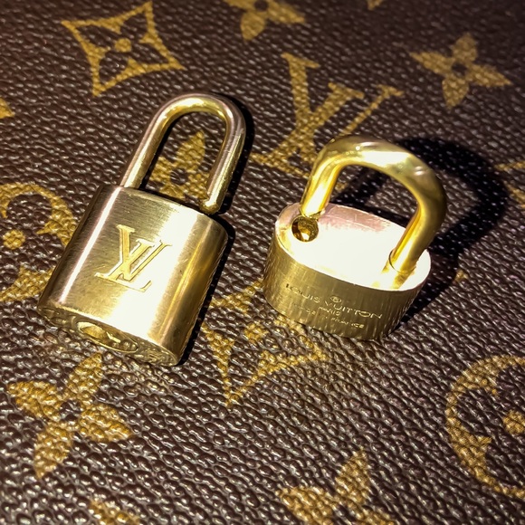 Louis Vuitton Lock # 300 Brass Padlock “NO KEY” - Picture 5 of 5